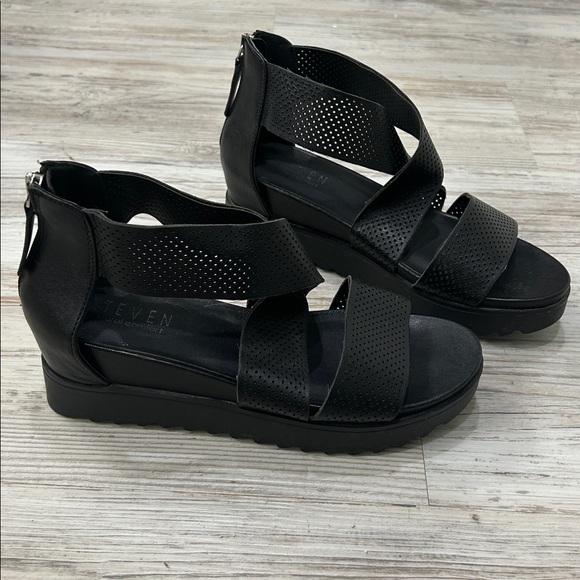 Steven by Steve Madden Sandals. Size 9 - Picture 1 of 6